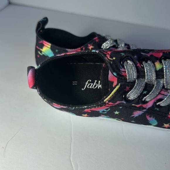 🍓Unicorn print easy slip on tennis shoes with silver laces FabKids NWOT sz 11 - Picture 9 of 9
